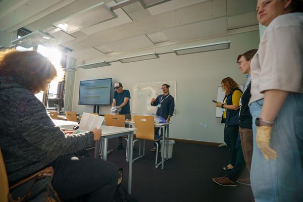 Wide view of the RRR2025 workshop room during the demonstration